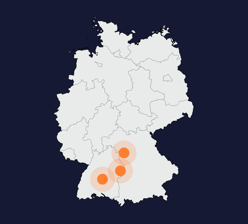 expertum - Deutschlandkarte mit drei orangefarbenen Markierungen im südlichen Bereich, die die Schwerpunkte der expertum-Standorte oder relevante Regionen für industrielle Karrieremöglichkeiten und Personaldienstleistungen hervorheben. Die übrigen Bundesländer sind in hellem Grau mit klar abgegrenzten Landesgrenzen dargestellt, der Hintergrund ist dunkelblau.